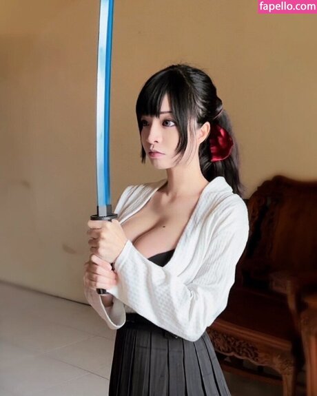 Angelakuo nude actress pics