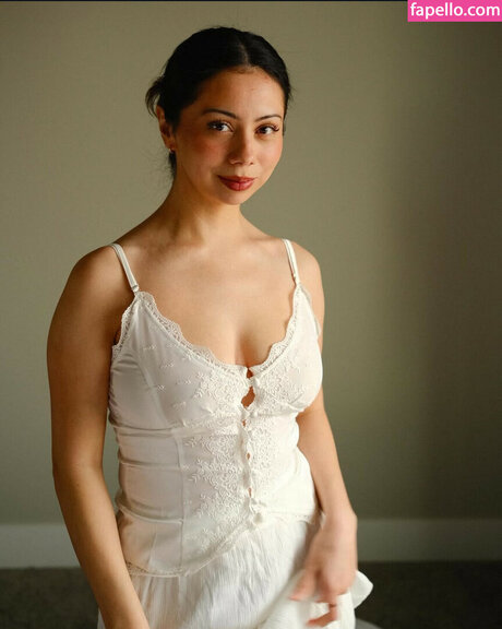 Amber Cosette hot actress img