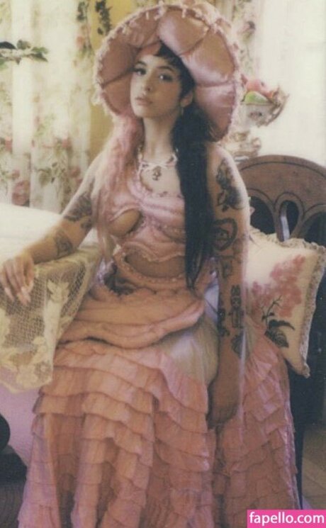 Melanie Martinez model exclusive img