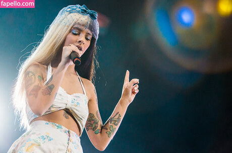 Melanie Martinez sexy star img