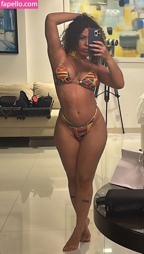 Cantora Flora Matos sex pornstar photo