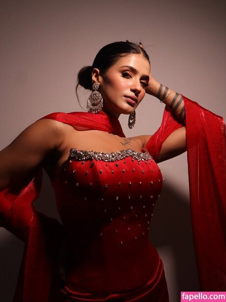 Shambhavi Singh erotic actress pics