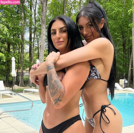 Toni Berenato model hot img