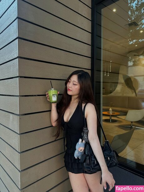 Starriebun model porn picture