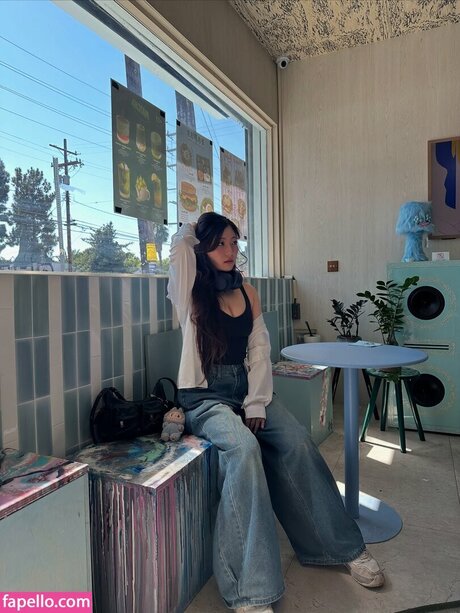 Starriebun star naked image