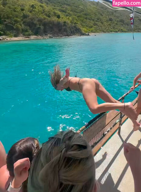 Kaylee Sticker model pretty pics