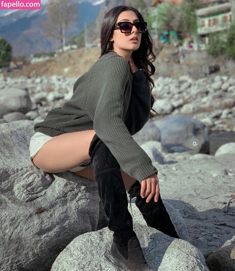 Isha Malviya erotic star images