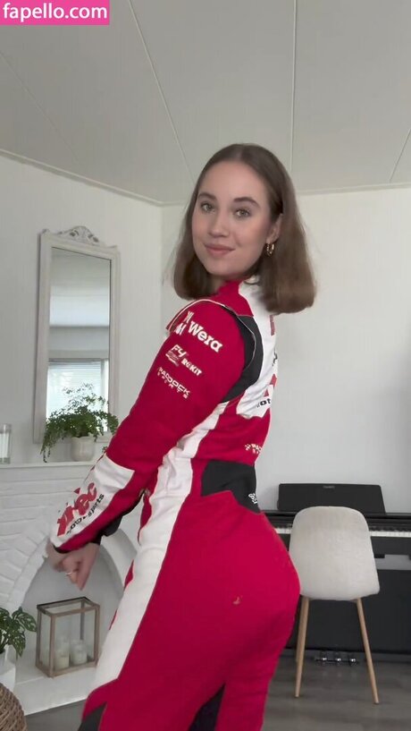 Nina Gademan star hd pics