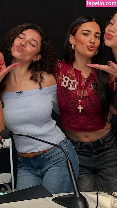 Malia Baker model pretty image