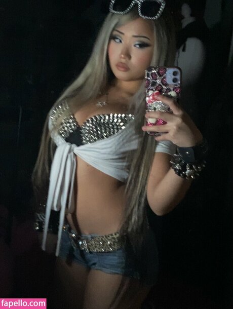 Miley Vang model art image