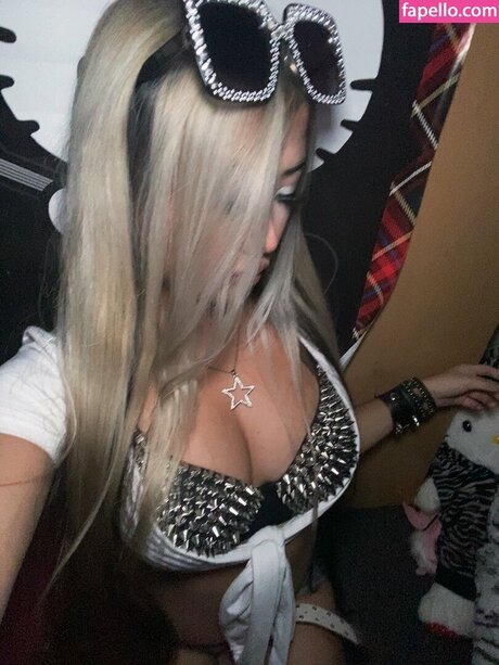 Miley Vang xxx actress photos