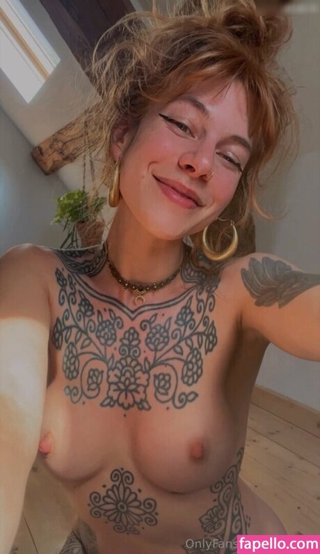 curvy teen onlyfans top pictures