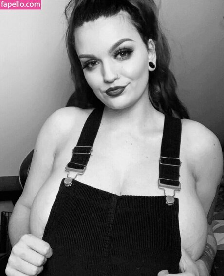 Zoe O Neill naked star images