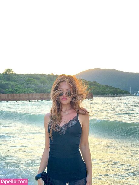 influesii753 model erotic img