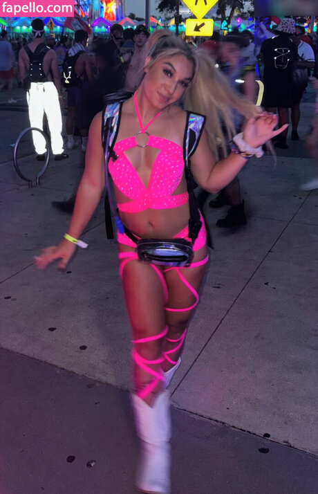 Thea Hail pornstar sex pictures