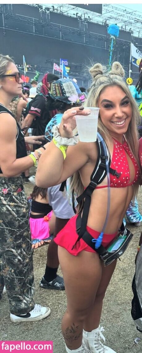 Thea Hail art star pictures