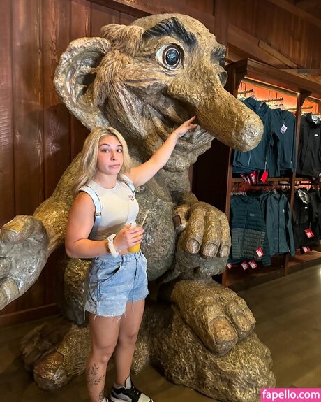 Thea Hail star erotic pictures