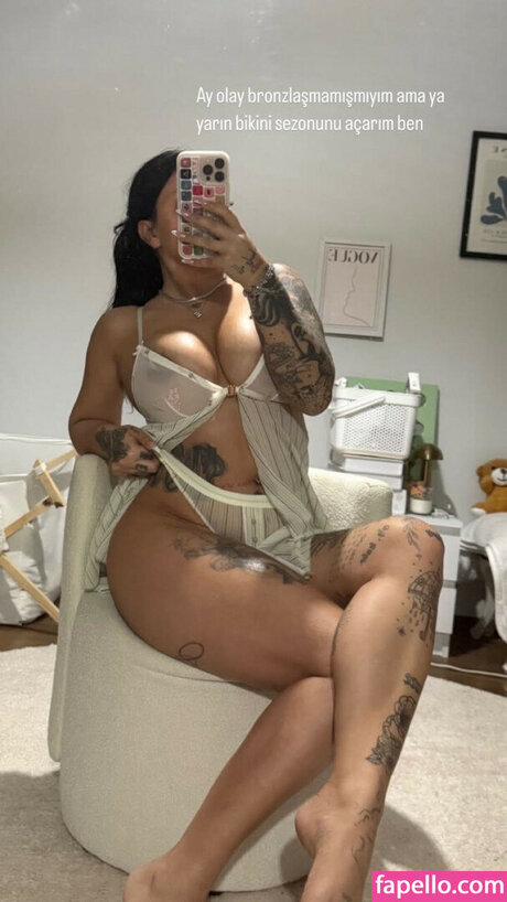 Eda G k en Kaya naked model galleries