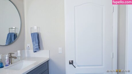 Nadia Jay model top images