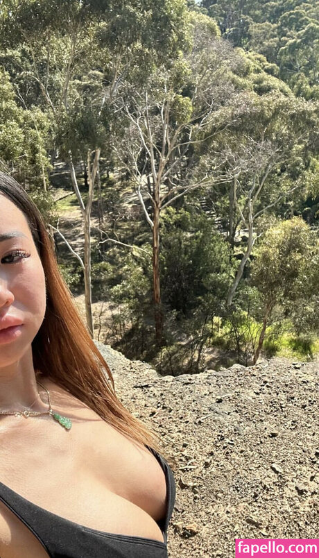 itsnickytran erotic model gallery