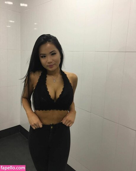 blonde shemale onlyfans top archive