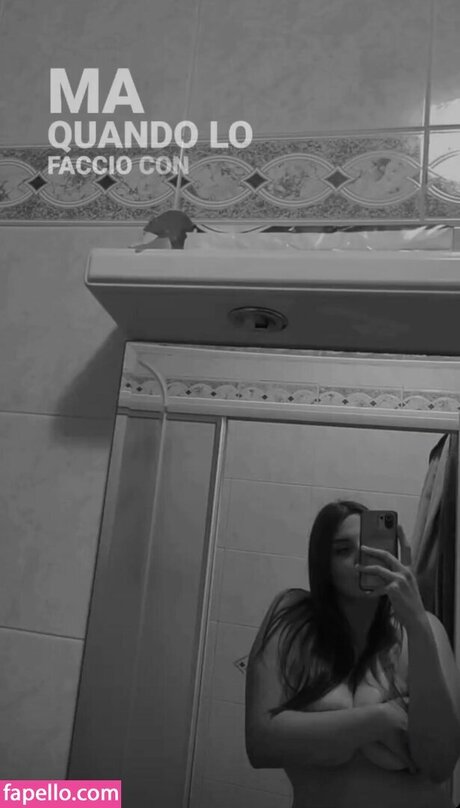 Manuela Mulligh hd model image