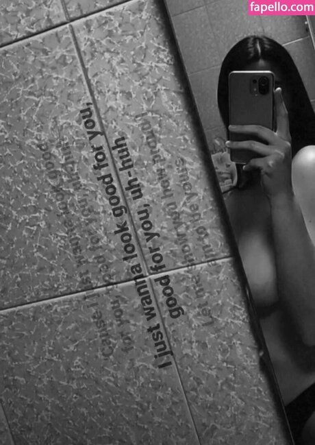 Manuela Mulligh model beautiful img