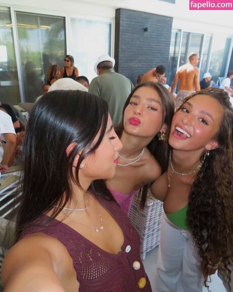 noadabushh model free photos