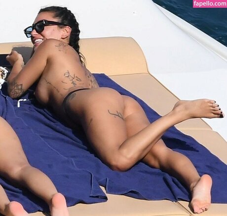 Ella Ding adult model image