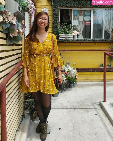 Sophia Phan sexy actress image