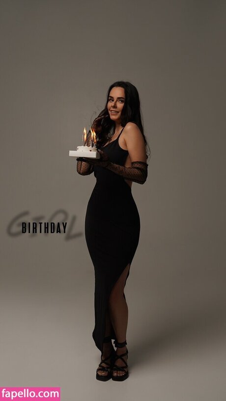 HeyHelen ASMR top model pic