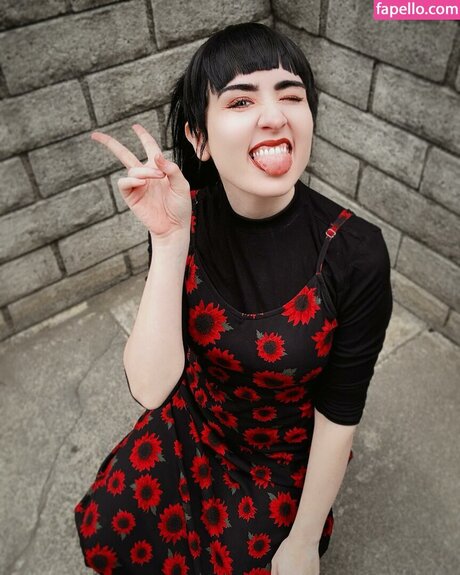 Amy Roberts model free img