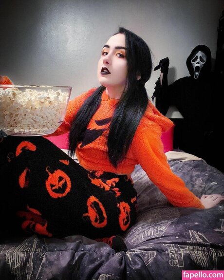 Amy Roberts naked model pictures