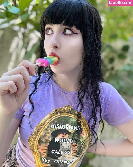 Amy Roberts model pornographic pic