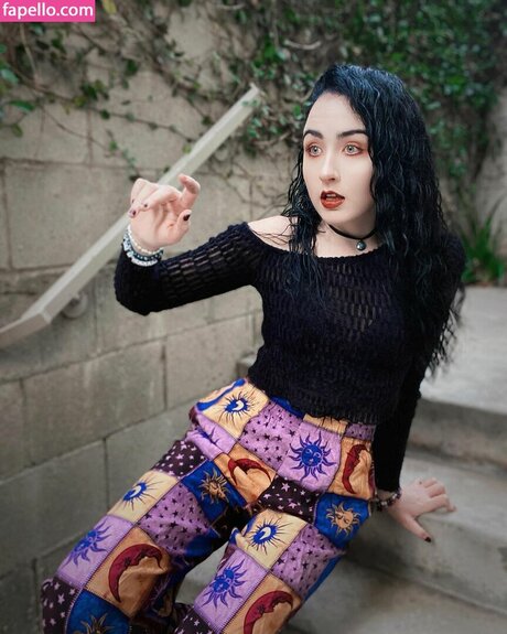 Amy Roberts porn model images