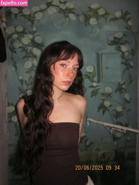 Holly Humberstone pretty star img