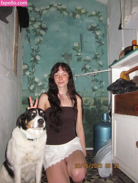 Holly Humberstone star art pictures