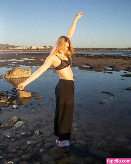 shemale handjob onlyfans free sex gallery