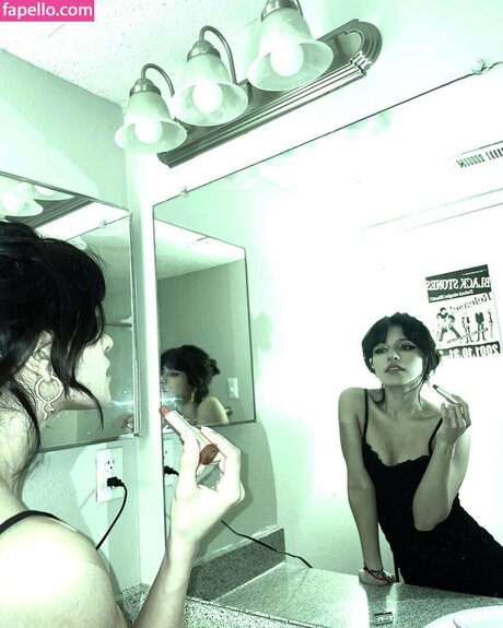 Violent Vira model adult gallery