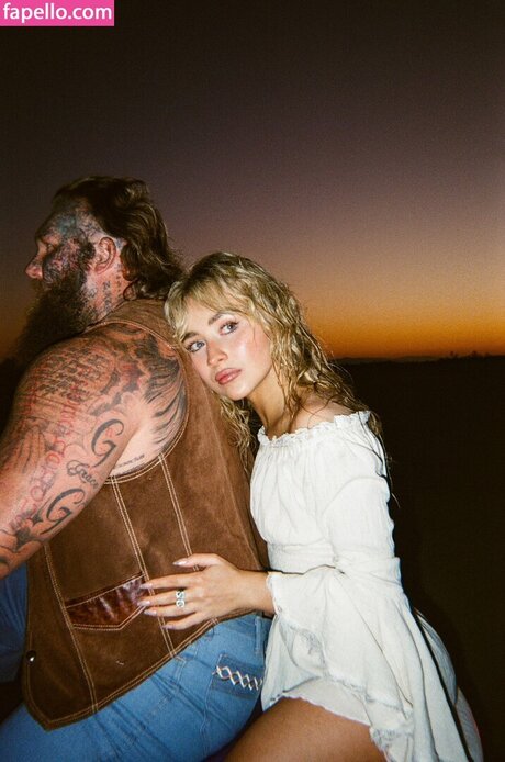 Sabrin Carpenter art model pic