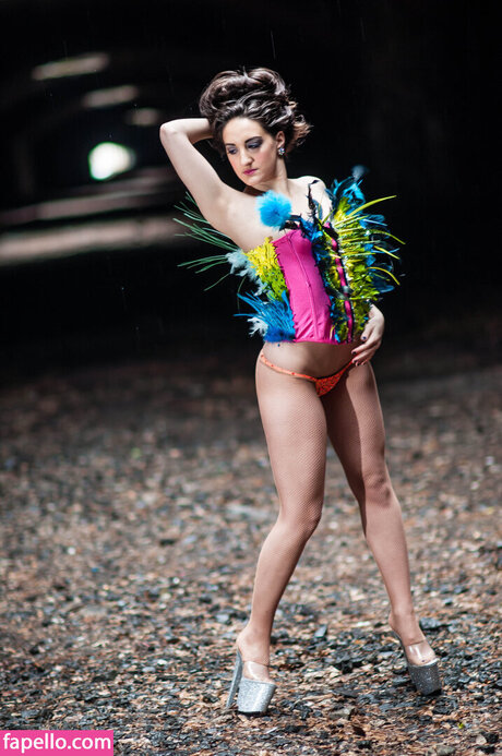 Courtney Lapresi model nice img