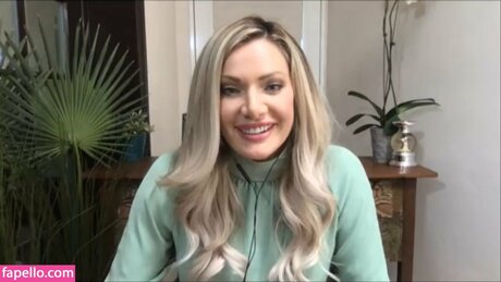 Janelle Pierzina exclusive star photo