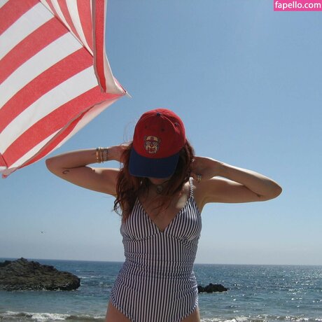 Ava Maybee star art photos