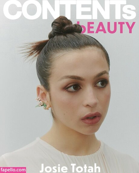 Josie Totah beautiful actress pictures