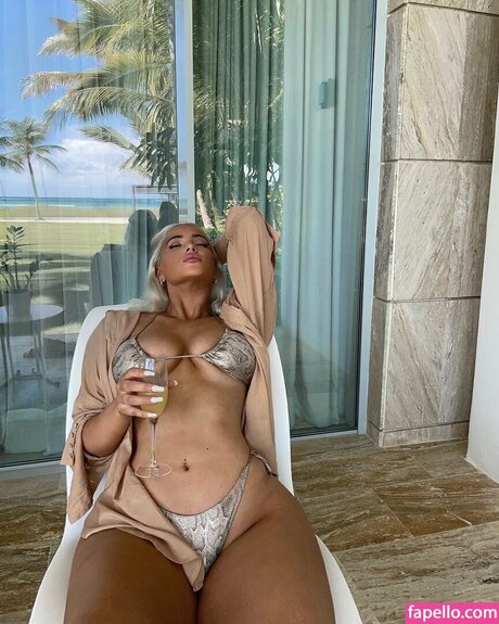 Olivia Pierson model sexy img