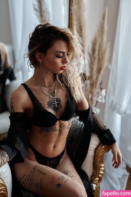 bezcka_ star erotic image