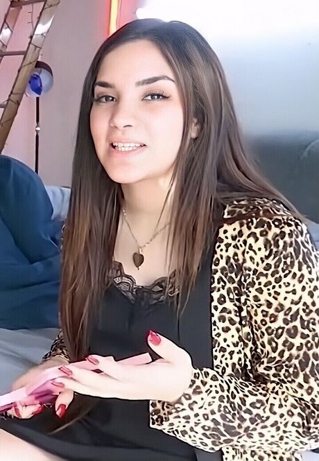 Kimberly Loaiza beautiful star image