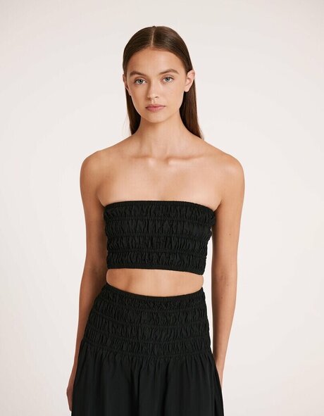 lionessuntamed naked model photo