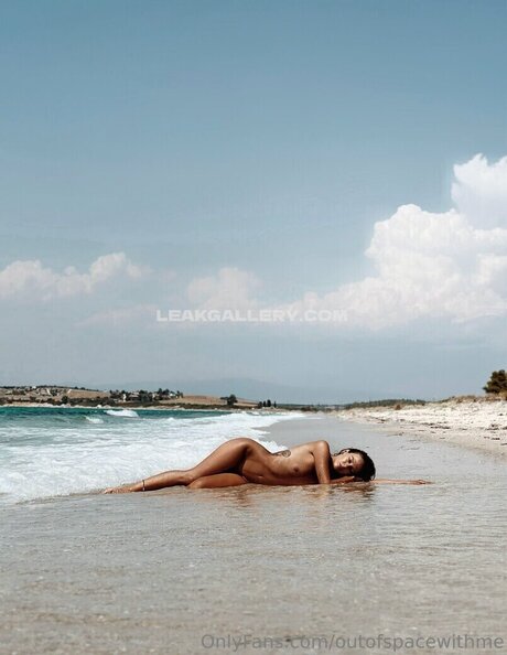 Viki Outofspace naked actress pic