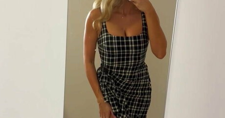 Mrsmollywilde free model pics